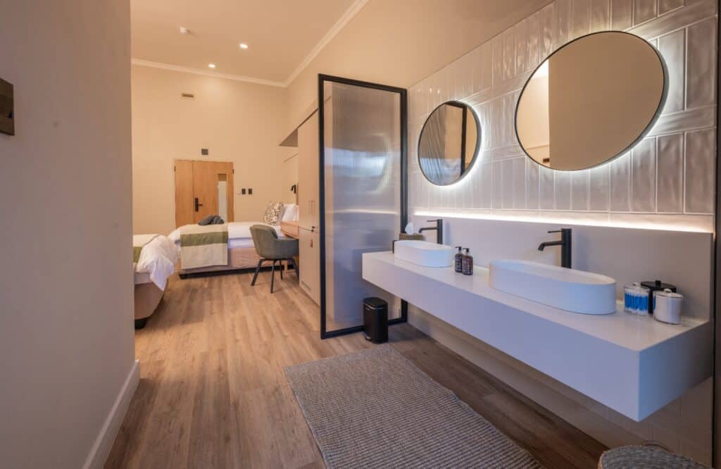 Double Room - Basins