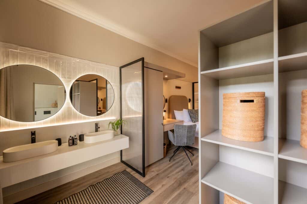 Quadruple Room - Bathroom corner