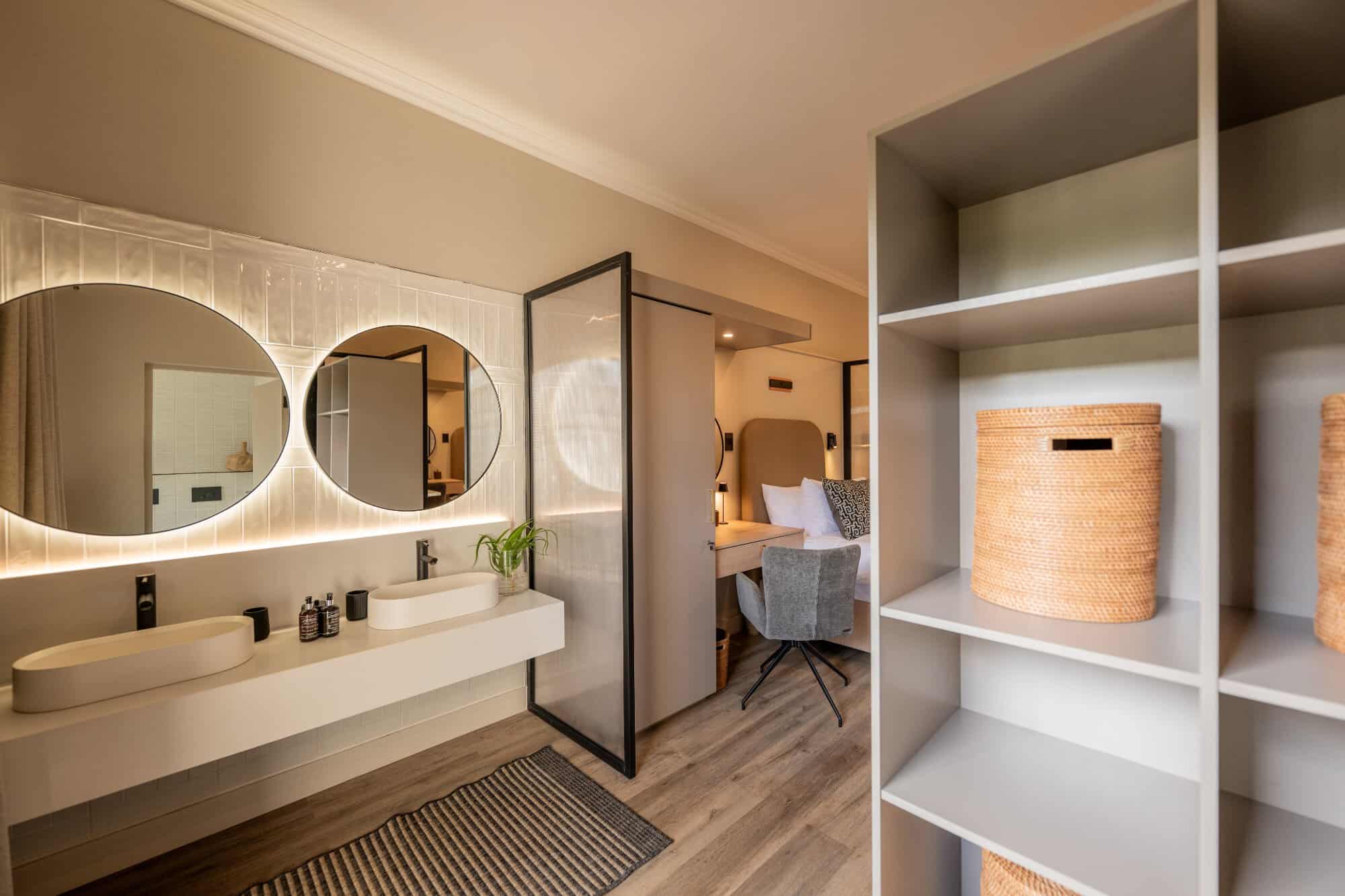 Quadruple Room - Bathroom corner